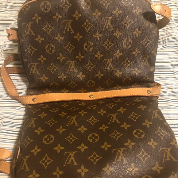 LV Saumur crossbody - Picture 6 of 12